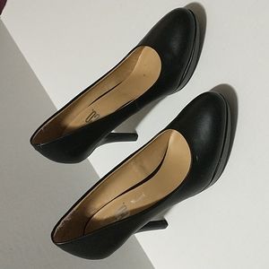 Women'sl Black Heels sz 7.5
